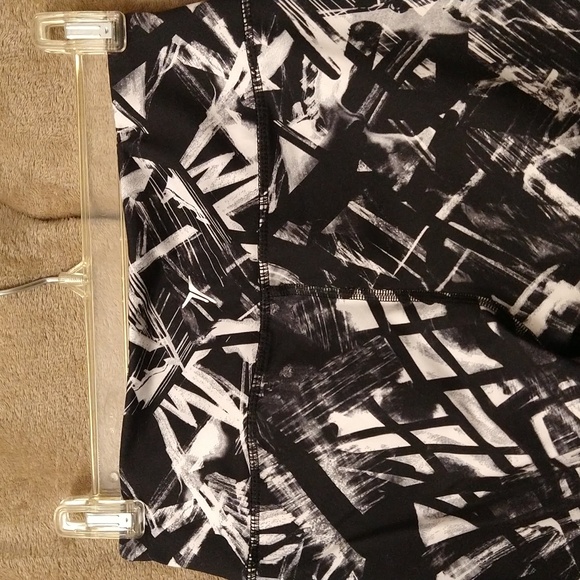 Women's Old Navy Active pants, size S/P - Picture 4 of 5